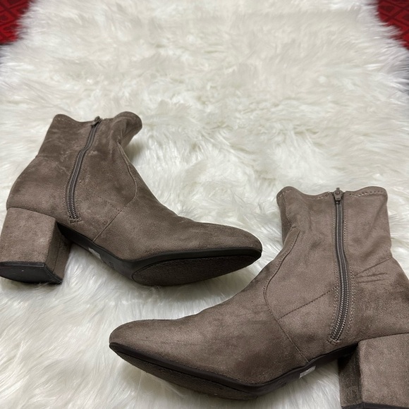 Unisa Natural fabric beige boots size 10 NWT - Picture 10 of 11